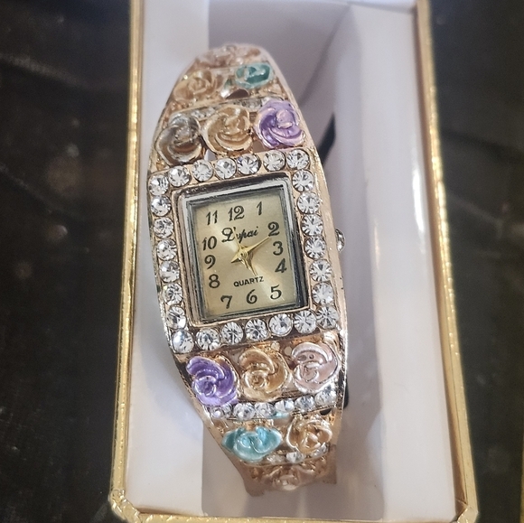 Beautiful Lupai Quartz Cuff Style watch womens - Picture 2 of 7